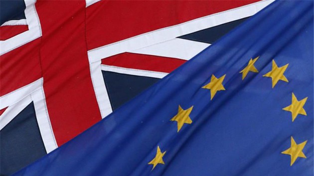 Banderas de Reino Unido y Unión Europea